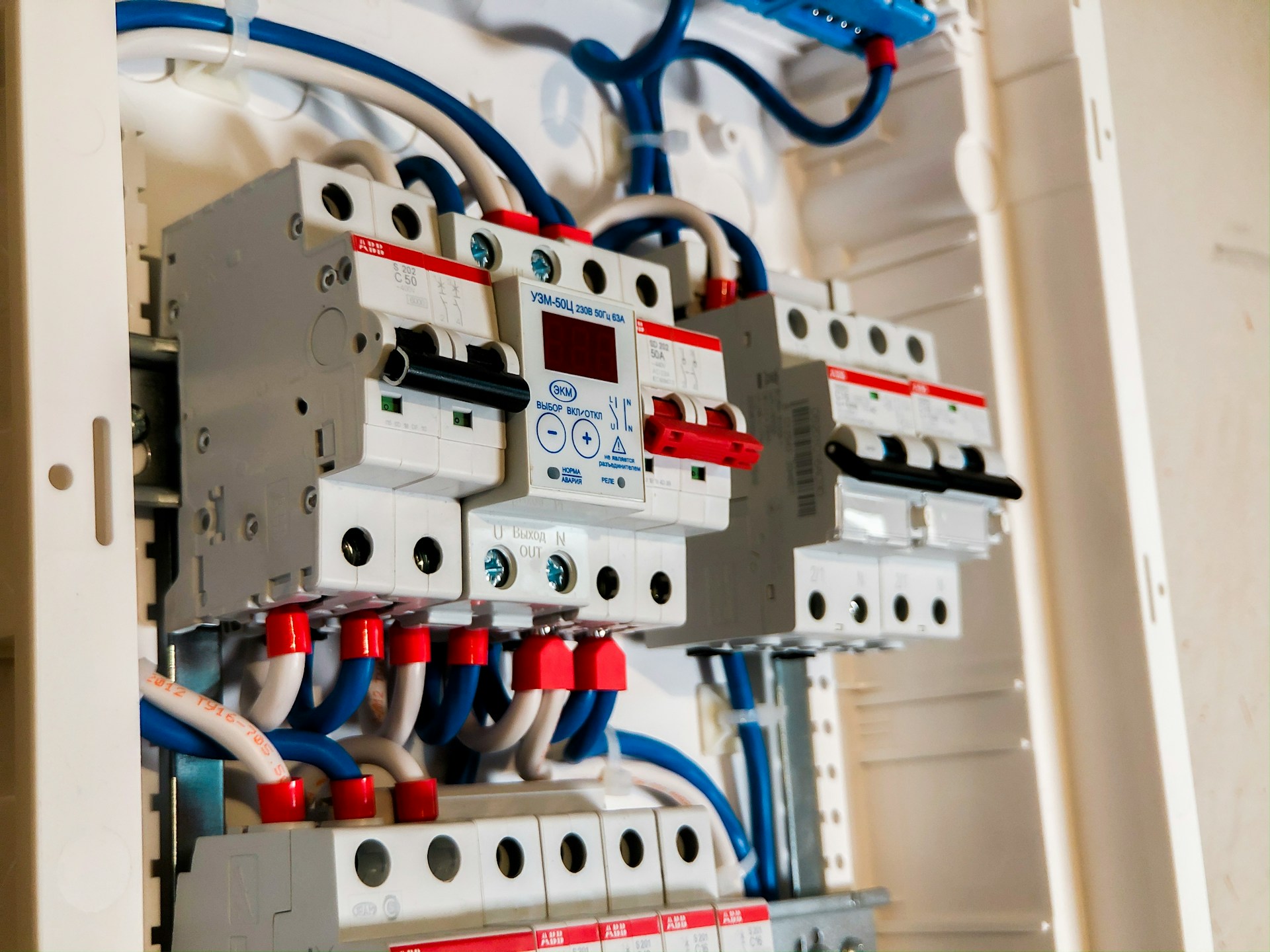 Comment choisir un faisceau électrique sur mesure pour votre industrie : guide pratique